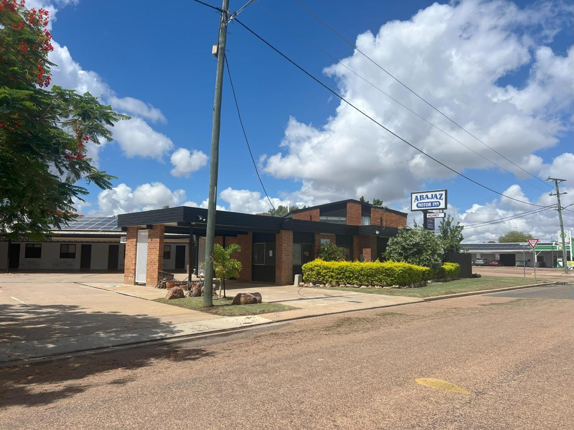 Abajaz Motel-Central-King Bed-Shaded Parking Longreach Exterior photo