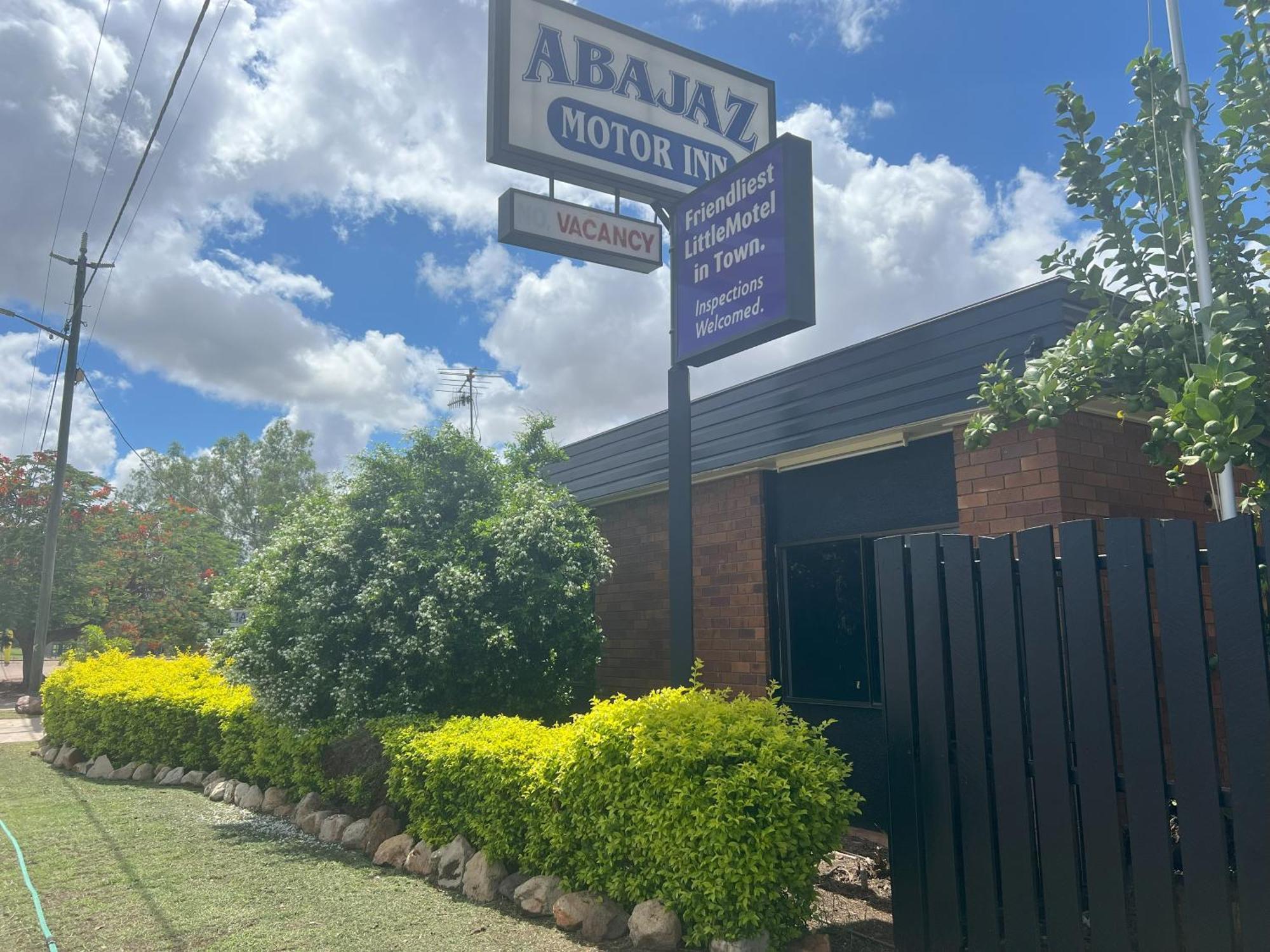Abajaz Motel-Central-King Bed-Shaded Parking Longreach Exterior photo