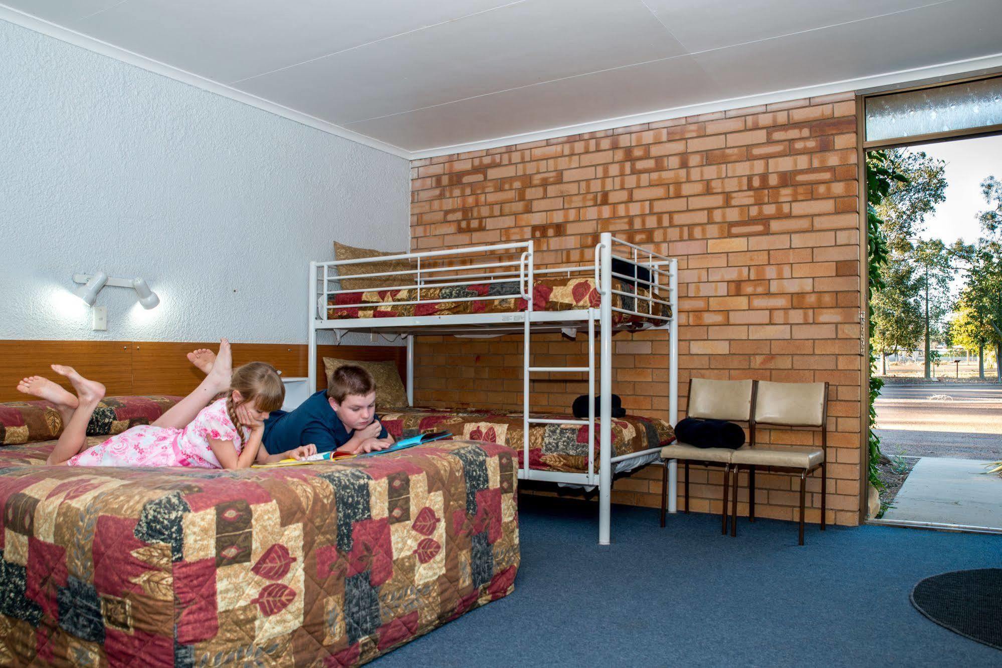 Abajaz Motel-Central-King Bed-Shaded Parking Longreach Exterior photo