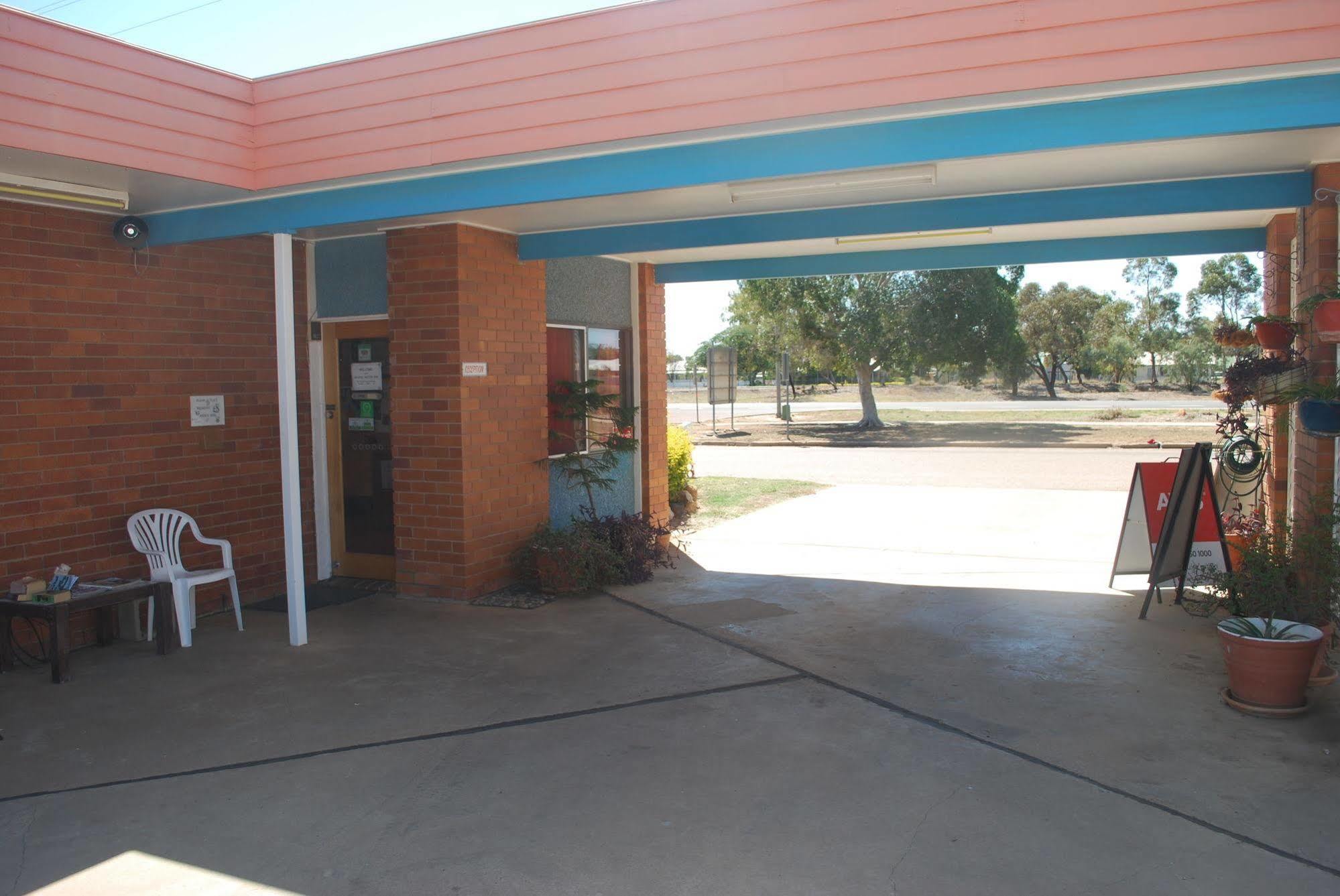 Abajaz Motel-Central-King Bed-Shaded Parking Longreach Exterior photo